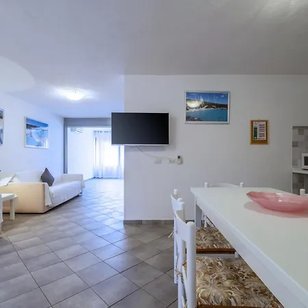 Apartment La Casa In Collina, Al Mare - 6 Minuti Dal Mare - A C - Giardino -bbq *
