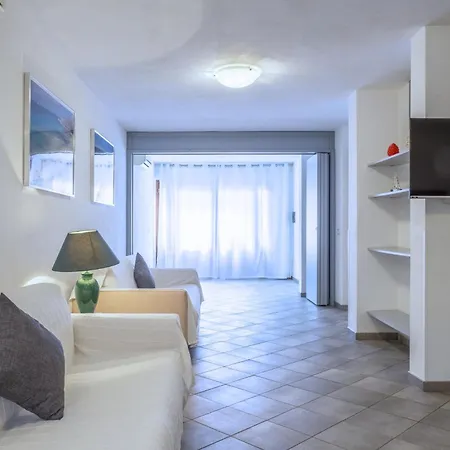 Apartment La Casa In Collina, Al Mare - 6 Minuti Dal Mare - A C - Giardino -bbq San Teodoro (Sardinia)
