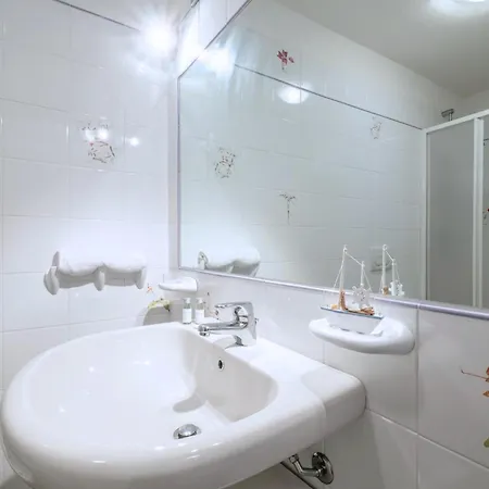 Apartment La Casa In Collina, Al Mare - 6 Minuti Dal Mare - A C - Giardino -bbq