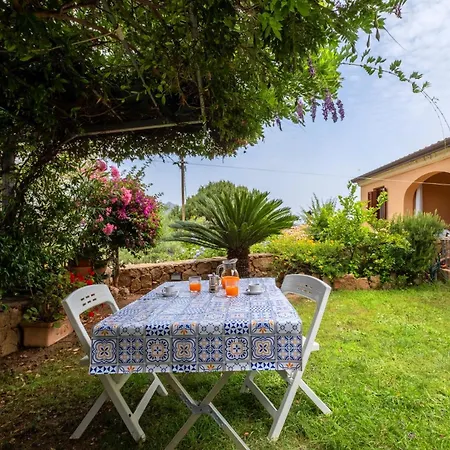 La Casa In Collina, Al Mare - 6 Minuti Dal Mare - A C - Giardino -bbq Apartment