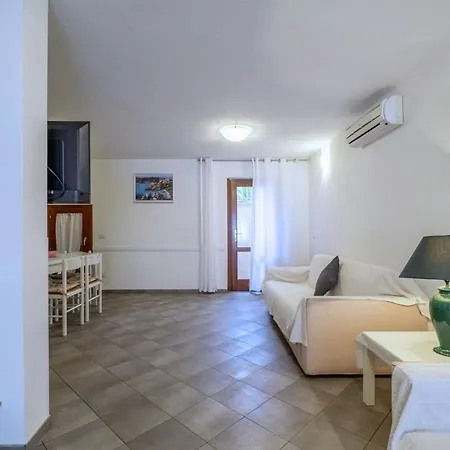 La Casa In Collina, Al Mare - 6 Minuti Dal Mare - A C - Giardino -bbq San Teodoro (Sardinia)